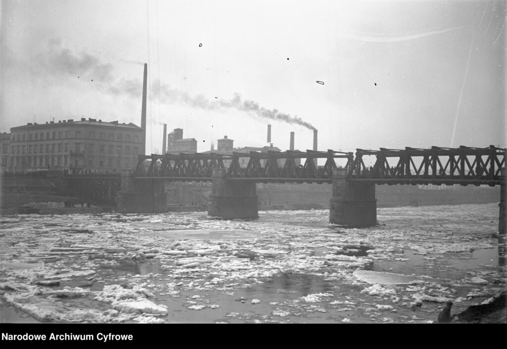 1929 photograph of the Podgórski Bridge in Krakow, showing the Koppers furnace and Municipal Gasworks buildings in the industrial Podgórze district.
