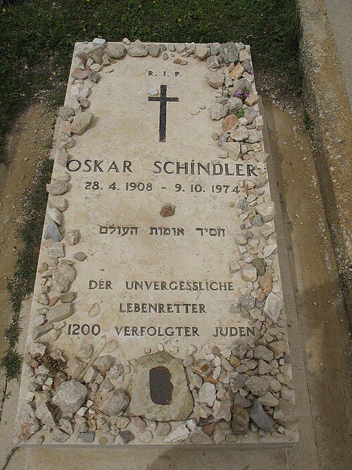 Grave of Oskar Schindler at the Catholic cemetery on Mount Zion, Jerusalem
Photo by Acmthompson, public domain via Wikimedia Commons